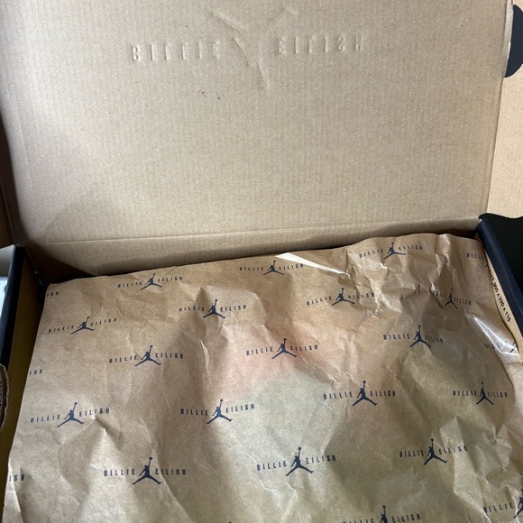 AIR JORDAN 1 KO WMNS
"BILLIE EILISH" - Picture 3 of 9